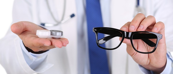 Contacts Or Glasses – Which One Is Better?