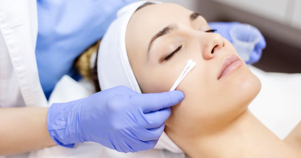 DIFFERENT TYPES OF CHEMICAL PEEL AND THEIR USES