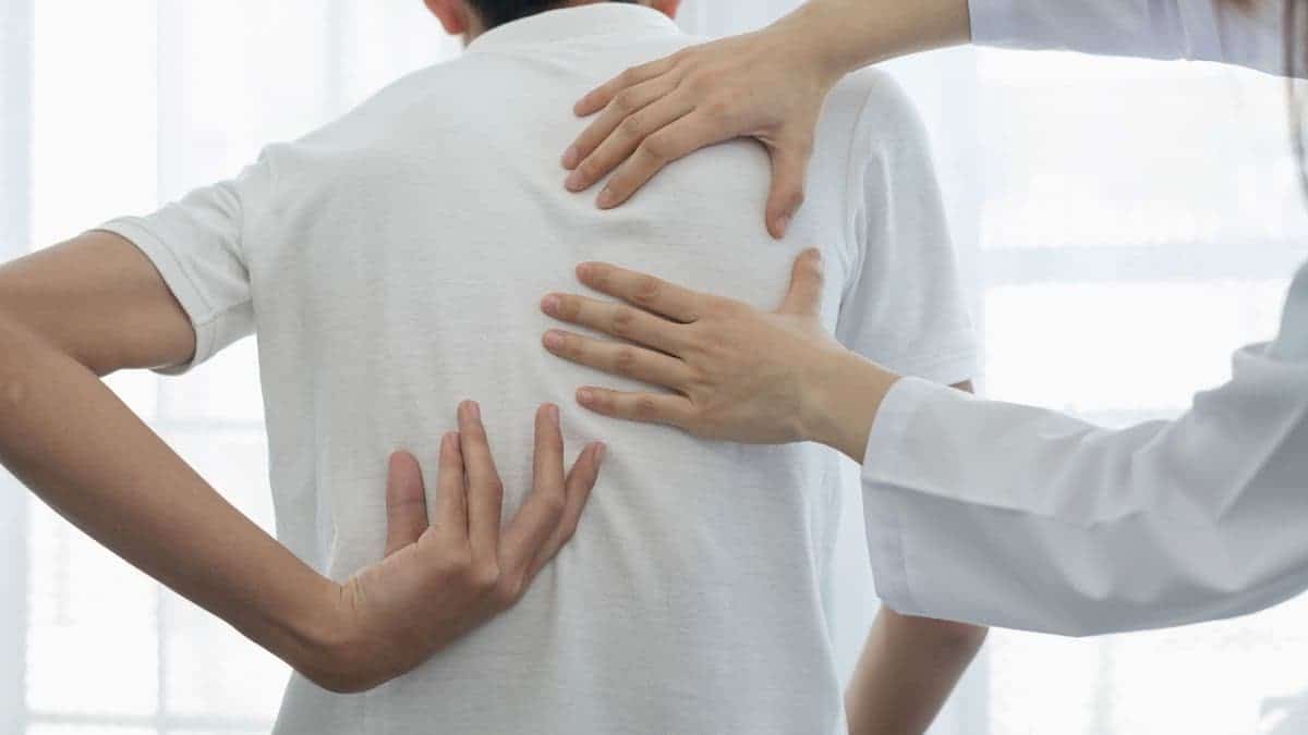 6 Reasons To Seek Non-Surgical Upper Back Pain Treatment For Pain Relief